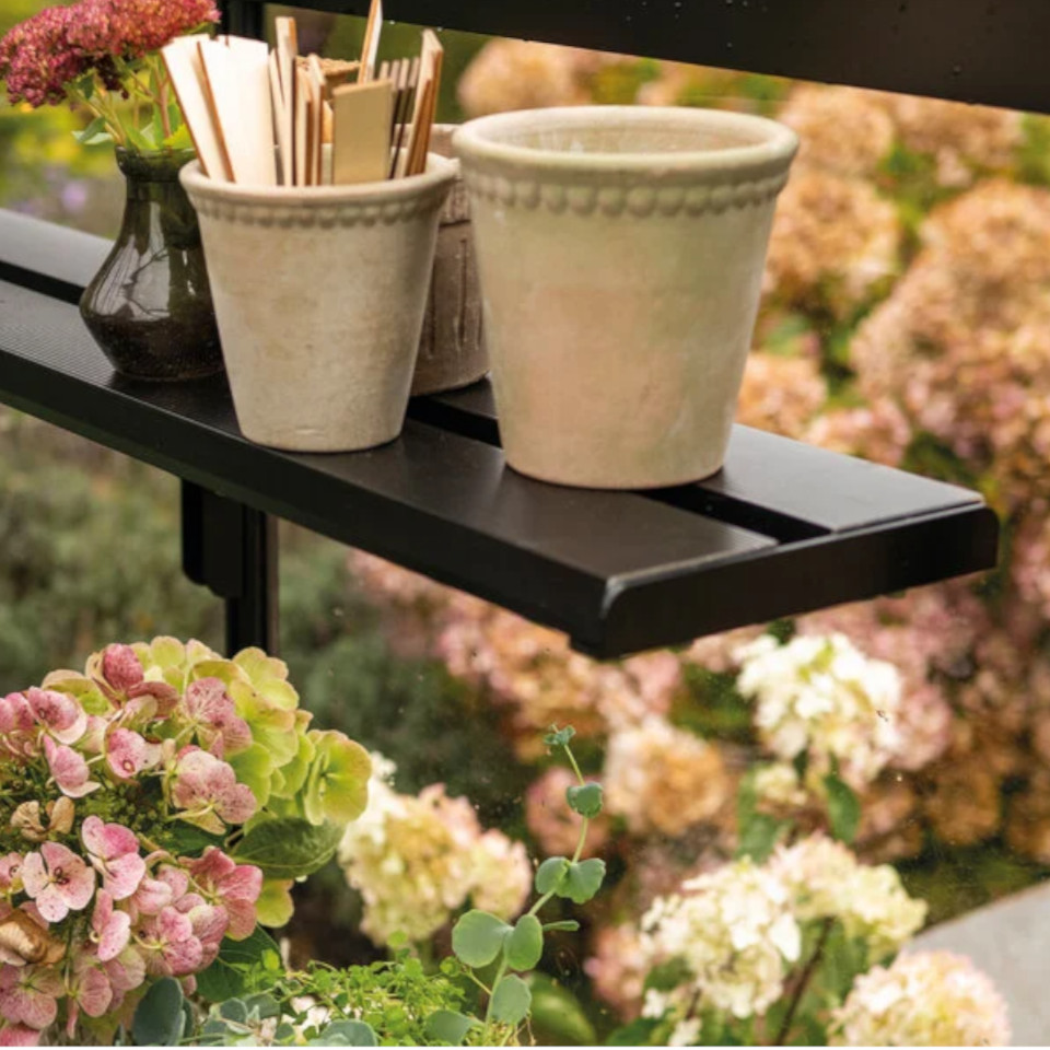 Halls Gewächshaus Regale