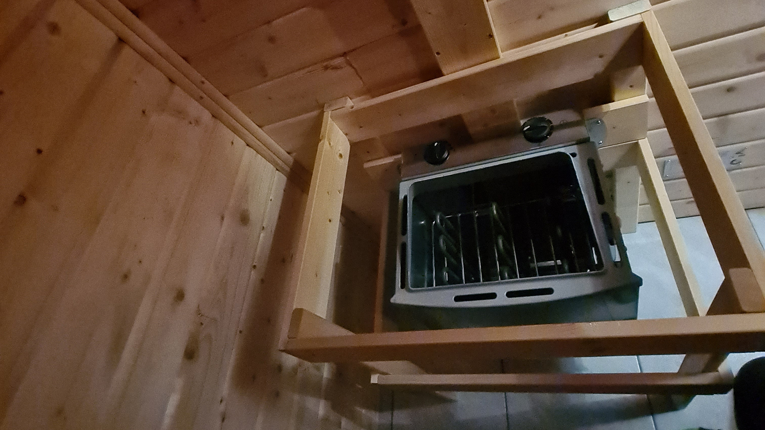 Karibu 9 kW Saunaofen mit integrierter Steuerung (ohne Steine)