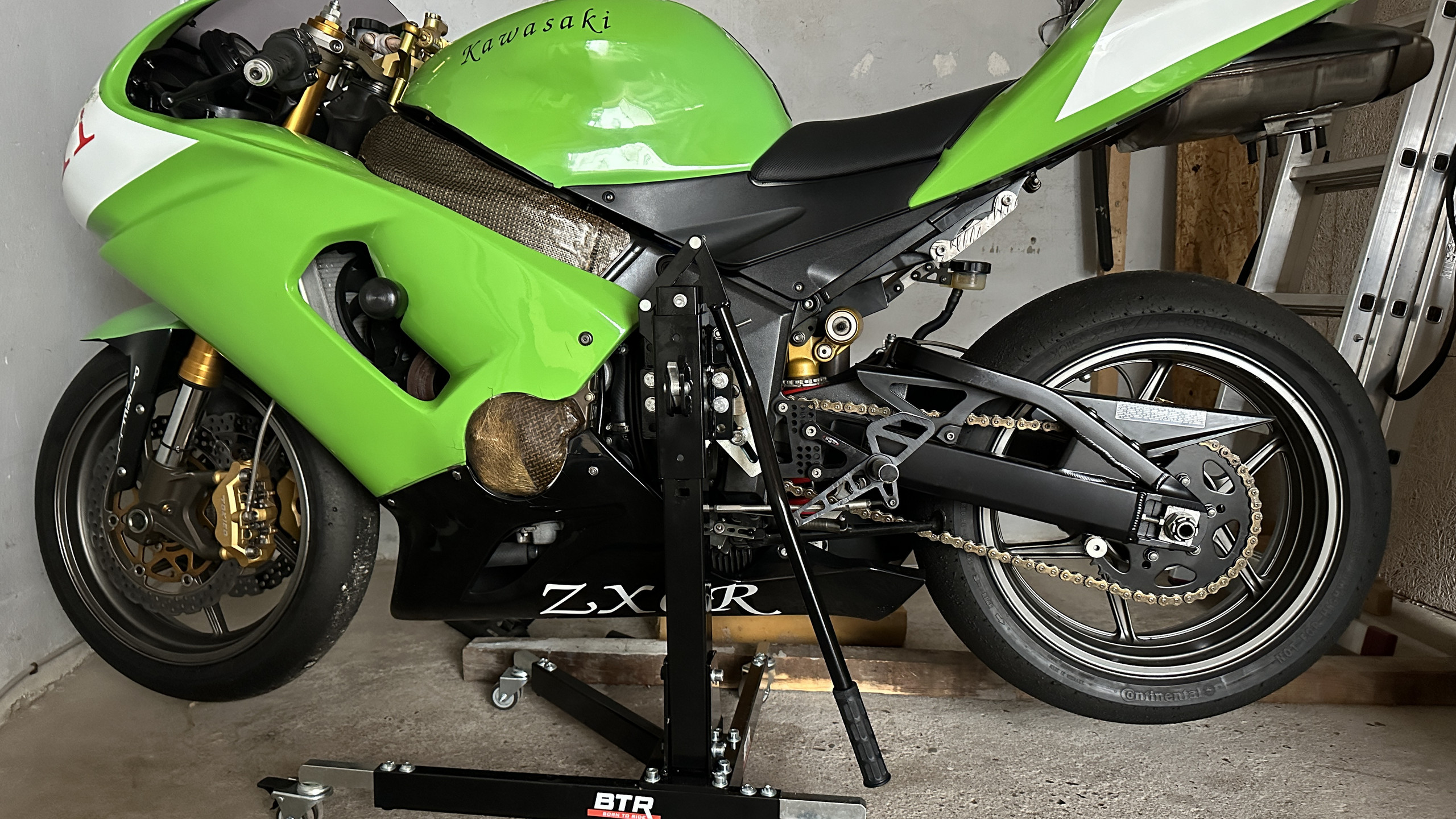 Zentralständer EVOLIFT für Kawasaki ZX-6R 03-06 Black Ops Edition 