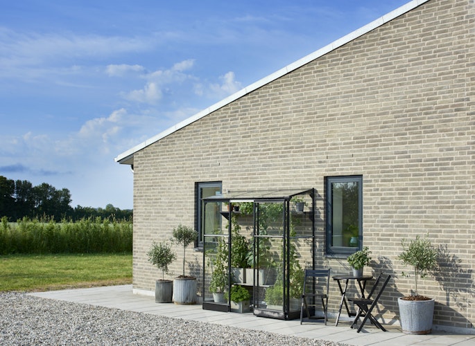 Halls Gewächshaus Qube Lean-to - 0,8 m² / 1,2 m² / 4,7 m² / 7,1 m² Farbe: Schwarz